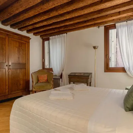 Fenice Charme Canal View *