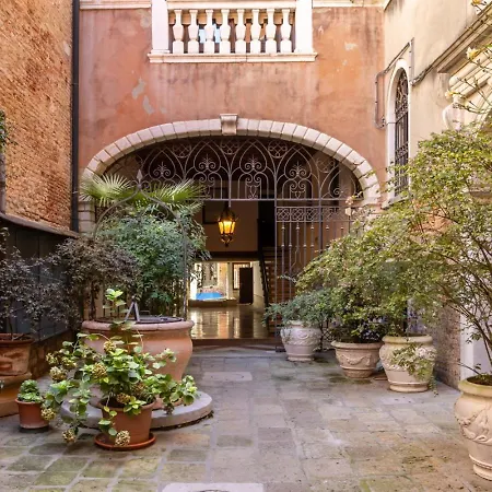 Fenice Charme Canal View Appartamento *