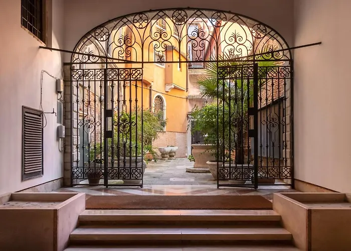 Fenice Charme Canal View *