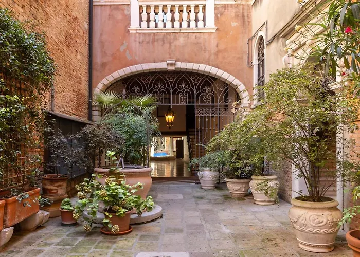 Fenice Charme Canal View Lägenhet *