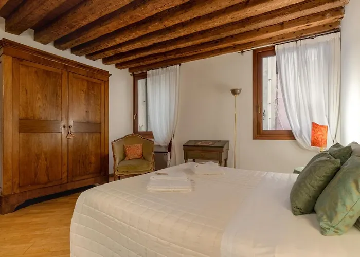 Fenice Charme Canal View *