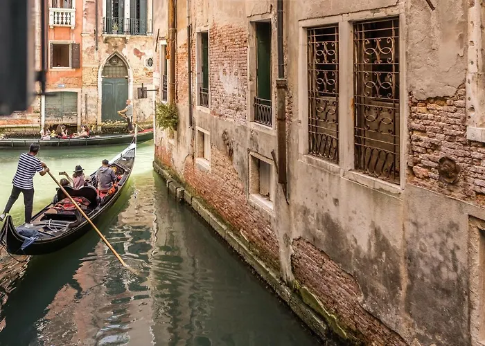 Fenice Charme Canal View Lägenhet Venedig