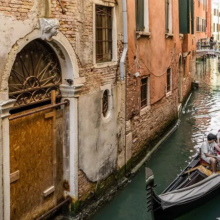 Lägenhet Fenice Charme Canal View Venedig