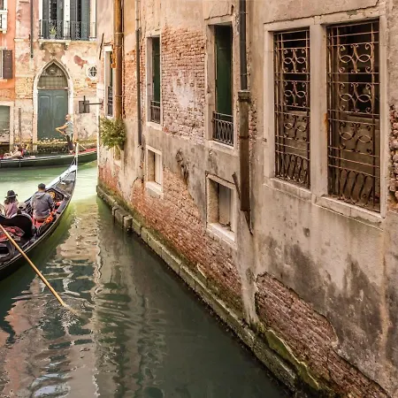 Fenice Charme Canal View Lägenhet Venedig